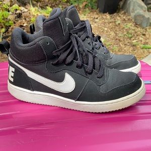 Nike court borough mids